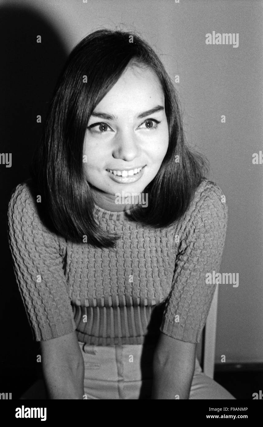 Fotomodel Regina Latone, Deutschland 1960er Jahre. Model Regina Latone, Germany 1960s. 24x36swNeg234 Stock Photo