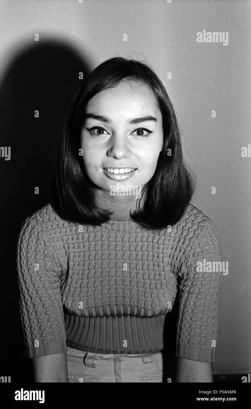 Fotomodel Regina Latone, Deutschland 1960er Jahre. Model Regina Latone, Germany 1960s. 24x36swNeg234 Stock Photo