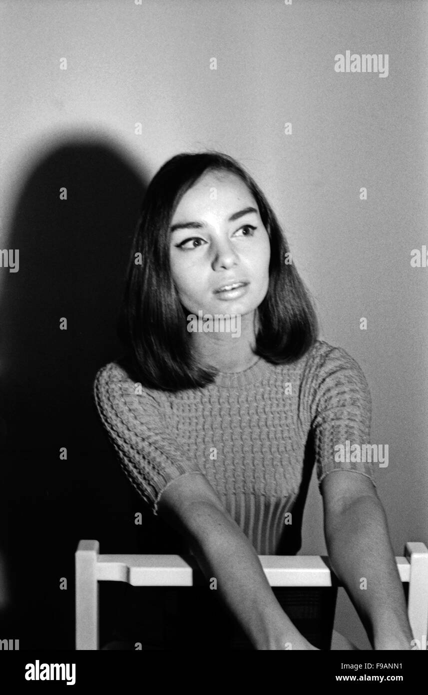 Fotomodel Regina Latone, Deutschland 1960er Jahre. Model Regina Latone, Germany 1960s. 24x36swNeg234 Stock Photo