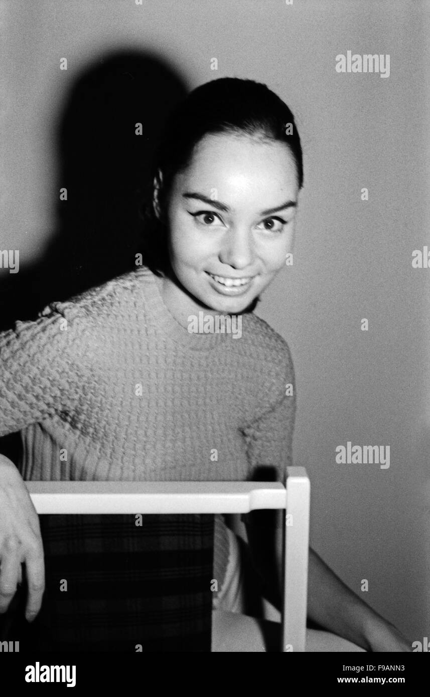Fotomodel Regina Latone, Deutschland 1960er Jahre. Model Regina Latone, Germany 1960s. 24x36swNeg234 Stock Photo