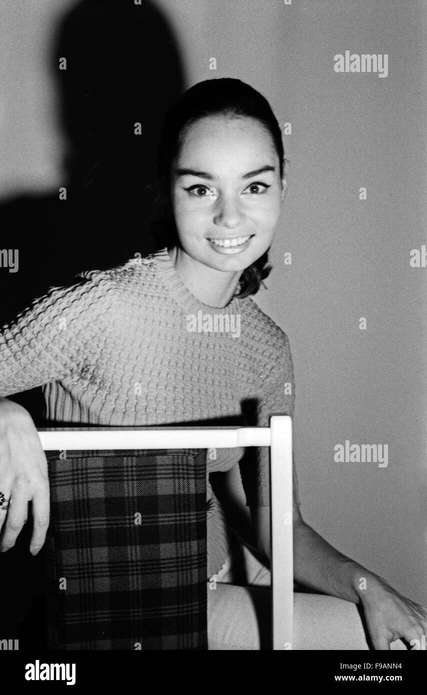 Fotomodel Regina Latone, Deutschland 1960er Jahre. Model Regina Latone, Germany 1960s. 24x36swNeg234 Stock Photo