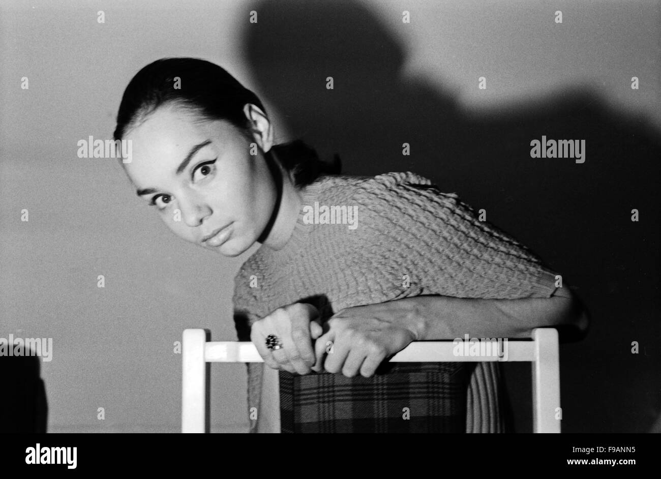 Fotomodel Regina Latone, Deutschland 1960er Jahre. Model Regina Latone, Germany 1960s. 24x36swNeg234 Stock Photo