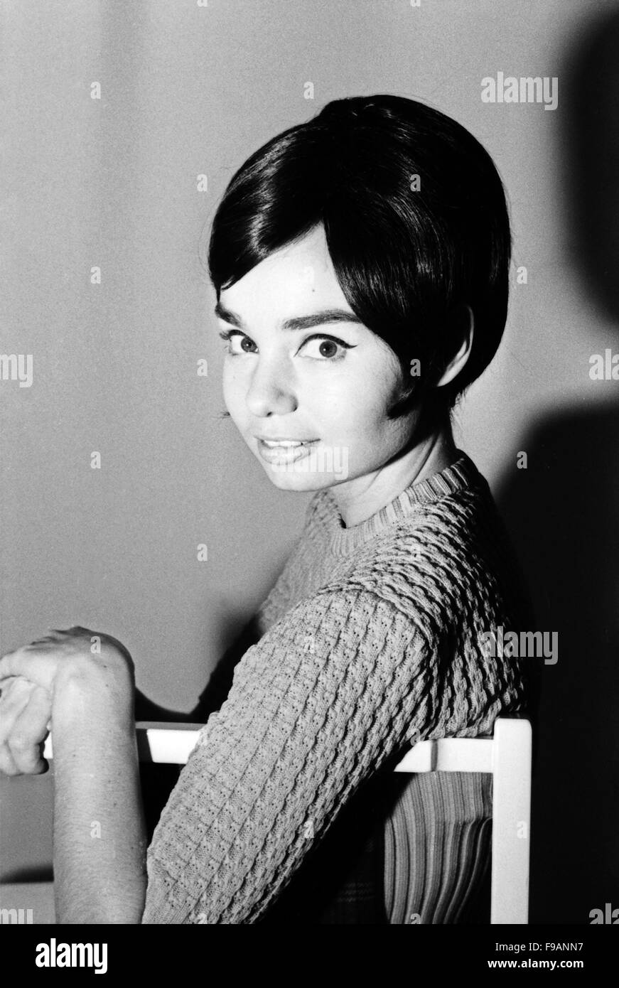 Fotomodel Regina Latone, Deutschland 1960er Jahre. Model Regina Latone, Germany 1960s. 24x36swNeg234 Stock Photo