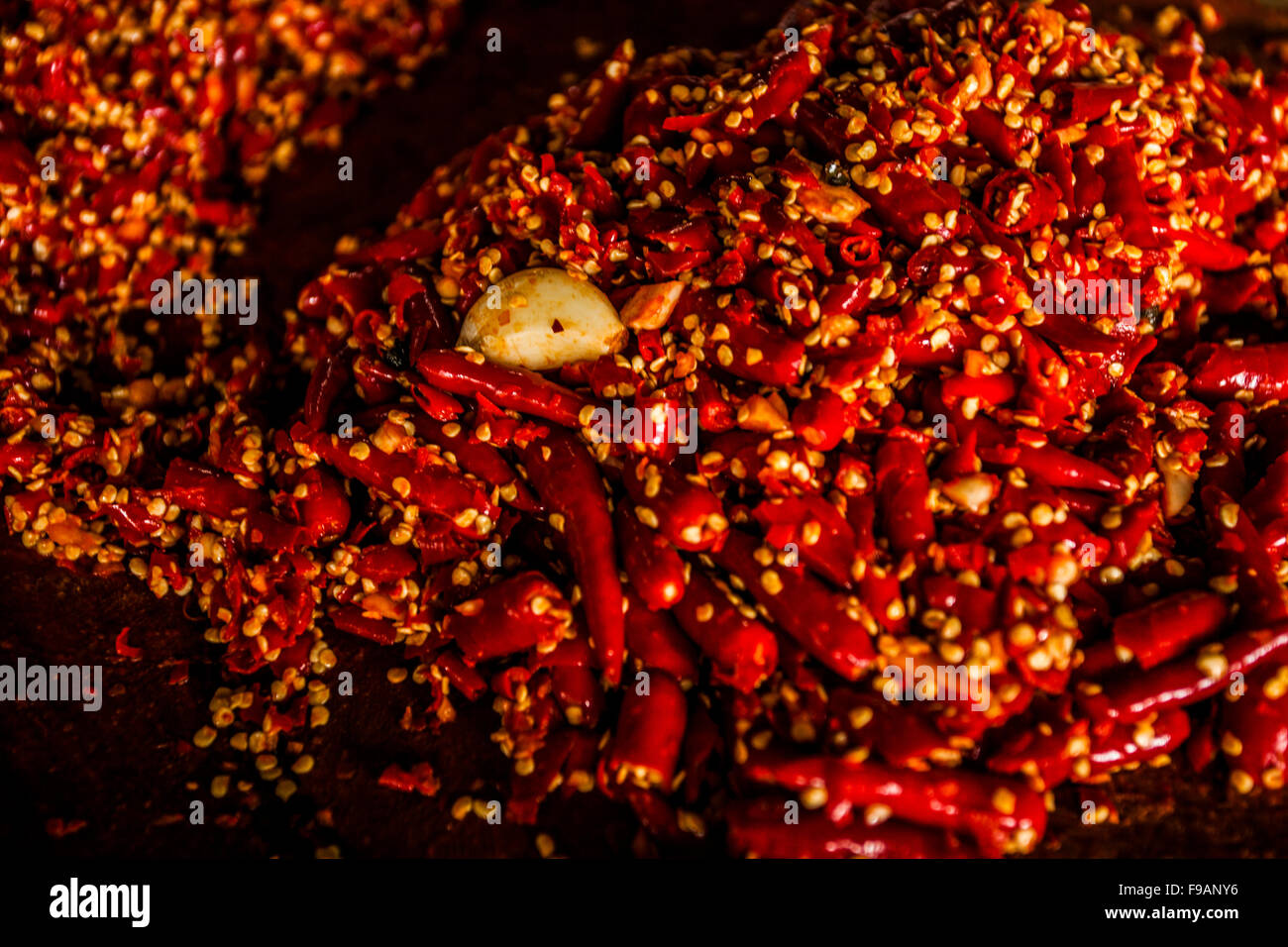 Spicy peppers and garlic Stock Photo - Alamy