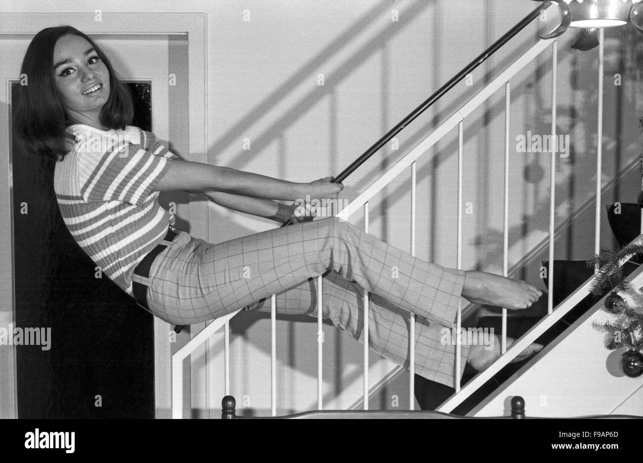 Fotomodel Regina Latone, Deutschland 1960er Jahre. Model Regina Latone, Germany 1960s. 24x36swNeg239 Stock Photo