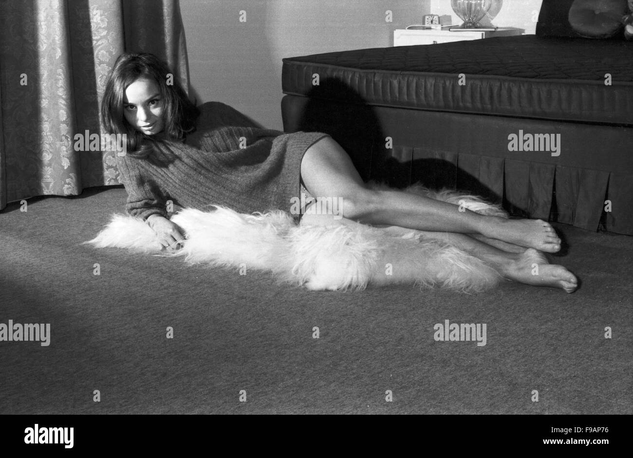 Fotomodel Regina Latone, Deutschland 1960er Jahre. Model Regina Latone, Germany 1960s. 24x36swNeg240 Stock Photo
