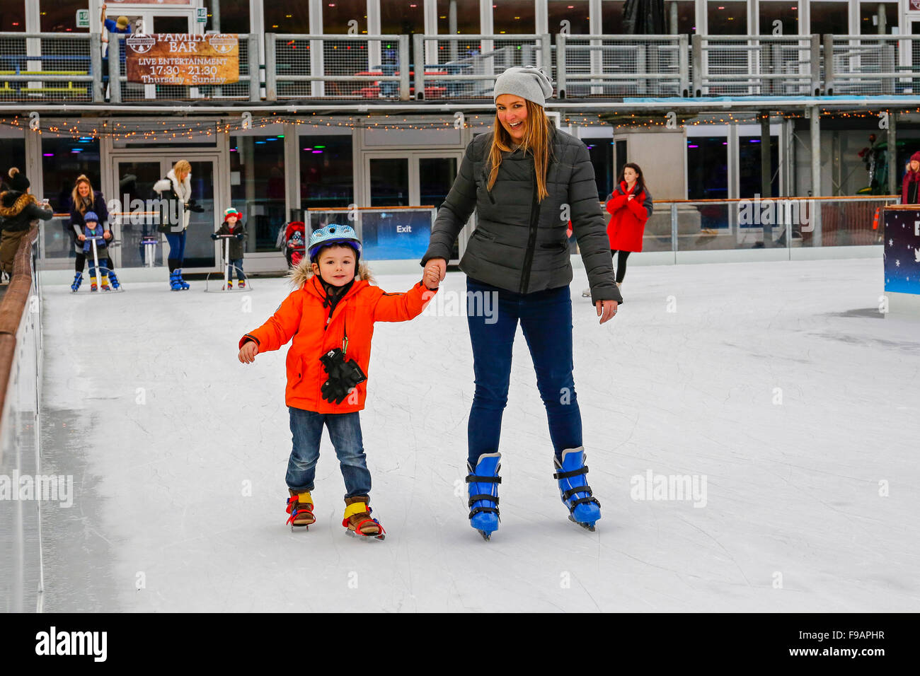 Outdoor ice skating children uk hires stock photography and images Alamy