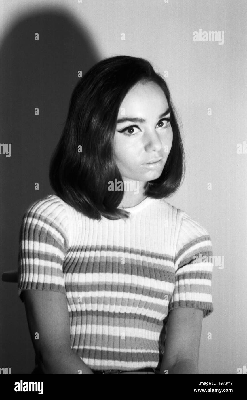 Fotomodel Regina Latone, Deutschland 1960er Jahre. Model Regina Latone, Germany 1960s. 24x36swNeg245 Stock Photo