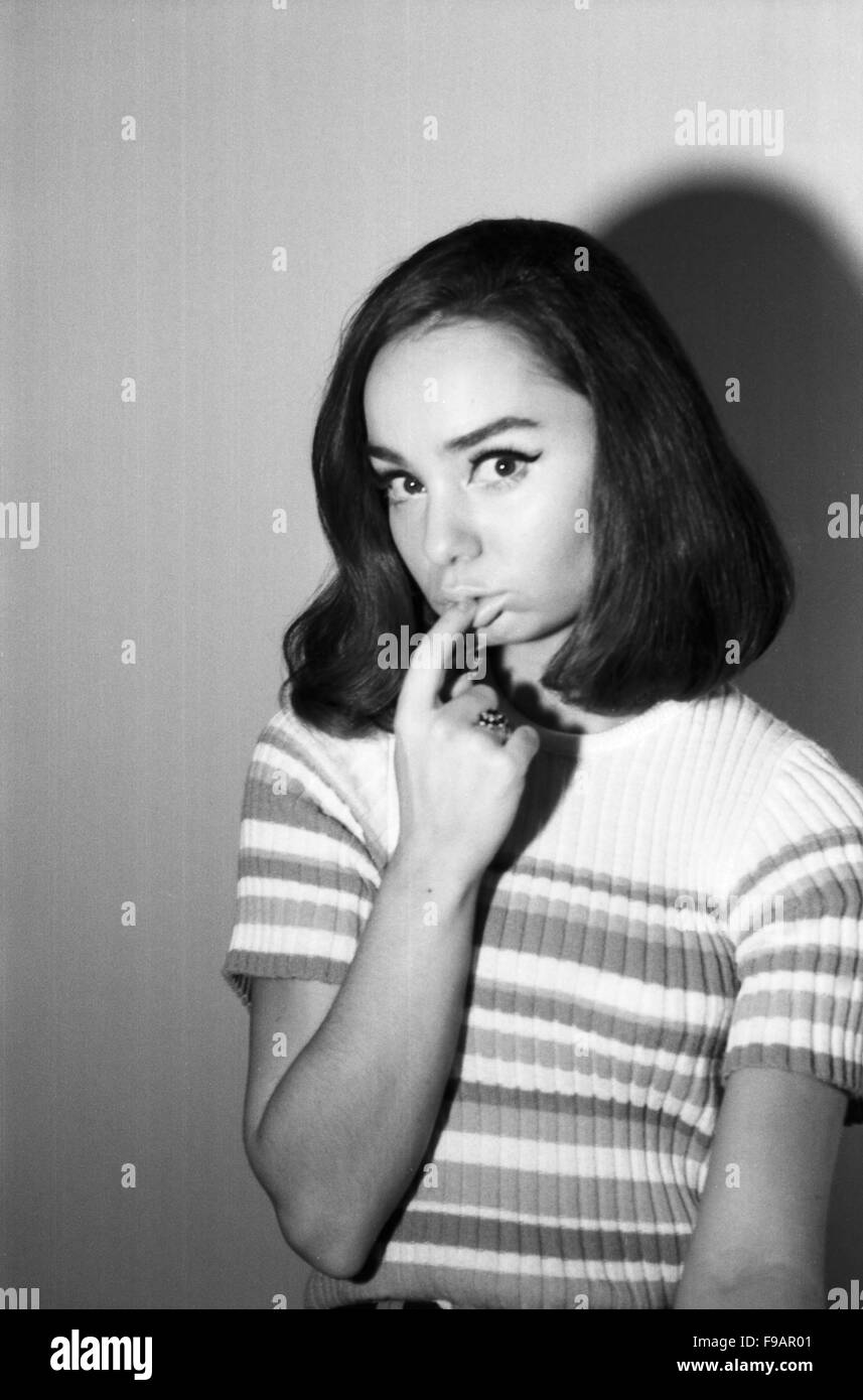 Fotomodel Regina Latone, Deutschland 1960er Jahre. Model Regina Latone, Germany 1960s. 24x36swNeg245 Stock Photo