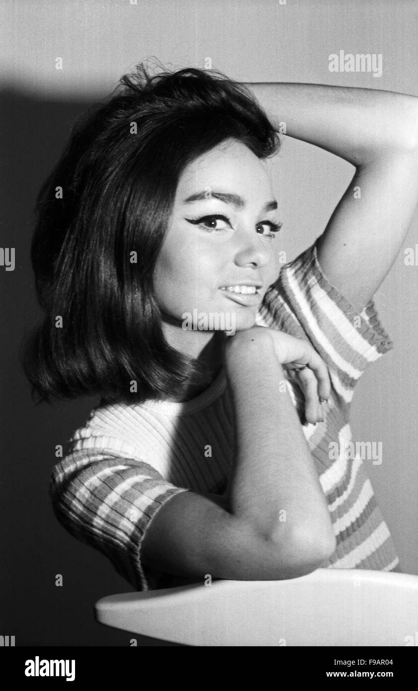 Fotomodel Regina Latone, Deutschland 1960er Jahre. Model Regina Latone, Germany 1960s. 24x36swNeg245 Stock Photo