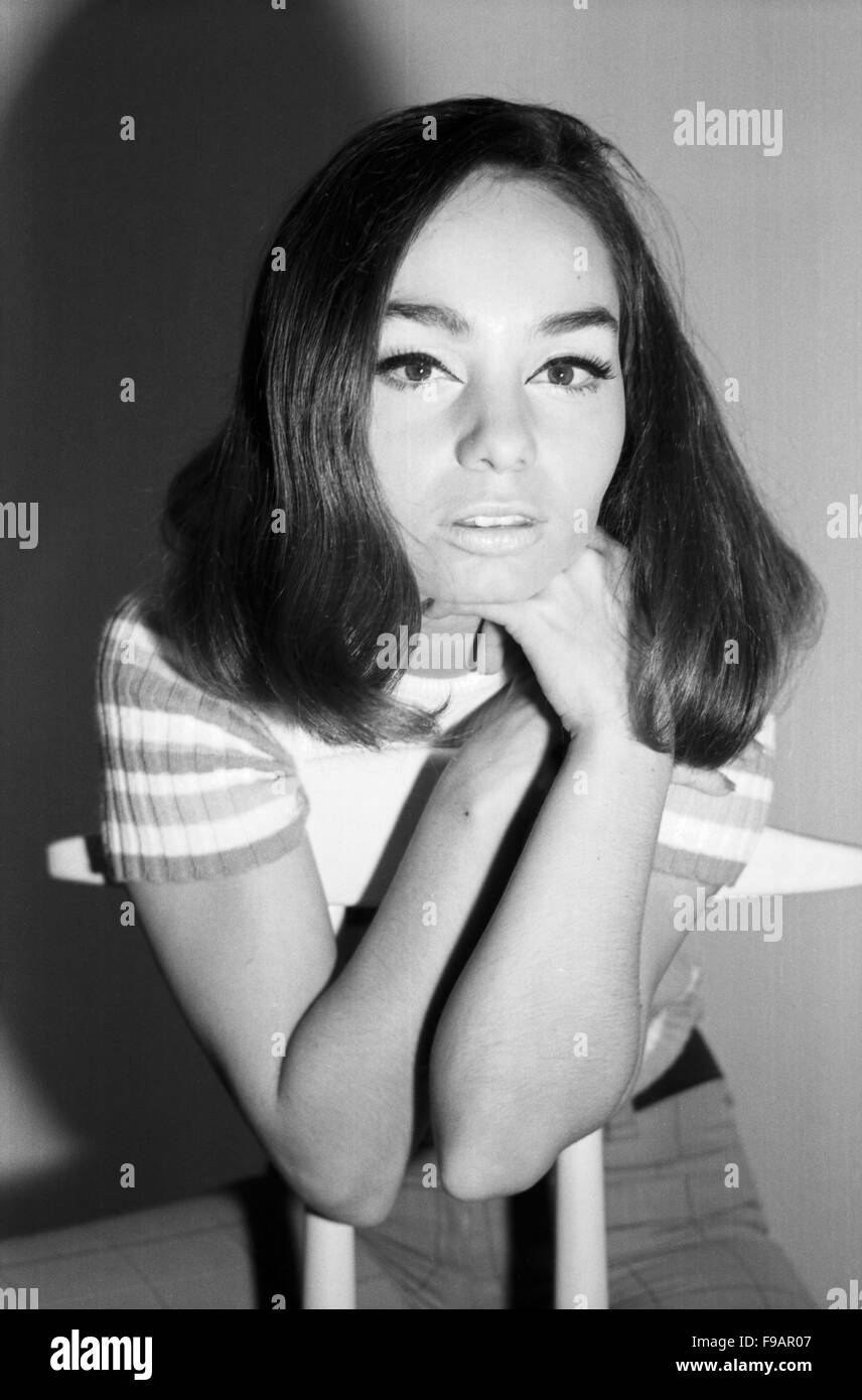 Fotomodel Regina Latone, Deutschland 1960er Jahre. Model Regina Latone, Germany 1960s. 24x36swNeg245 Stock Photo