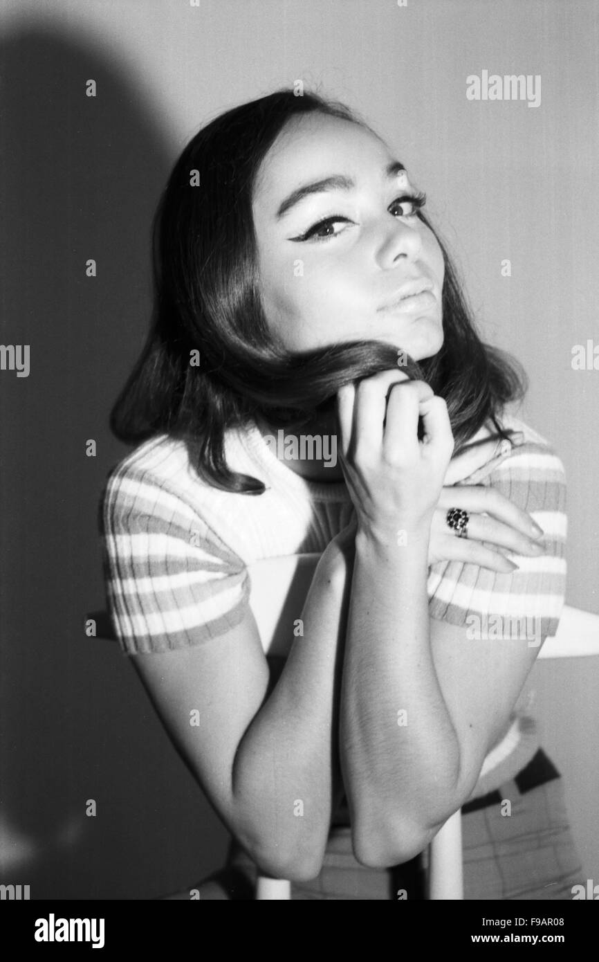 Fotomodel Regina Latone, Deutschland 1960er Jahre. Model Regina Latone, Germany 1960s. 24x36swNeg245 Stock Photo
