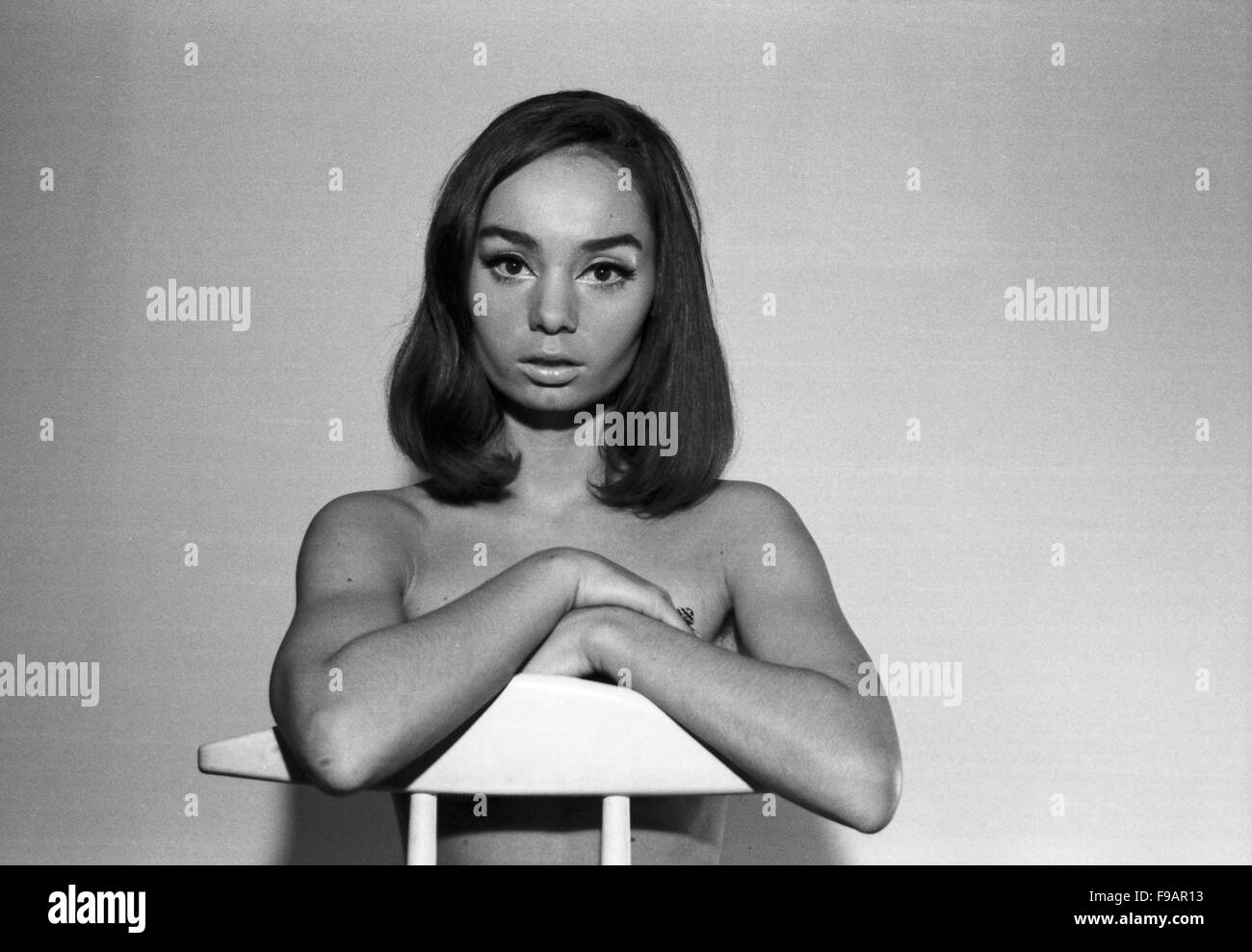 Fotomodel Regina Latone, Deutschland 1960er Jahre. Model Regina Latone, Germany 1960s. 24x36swNeg246 Stock Photo
