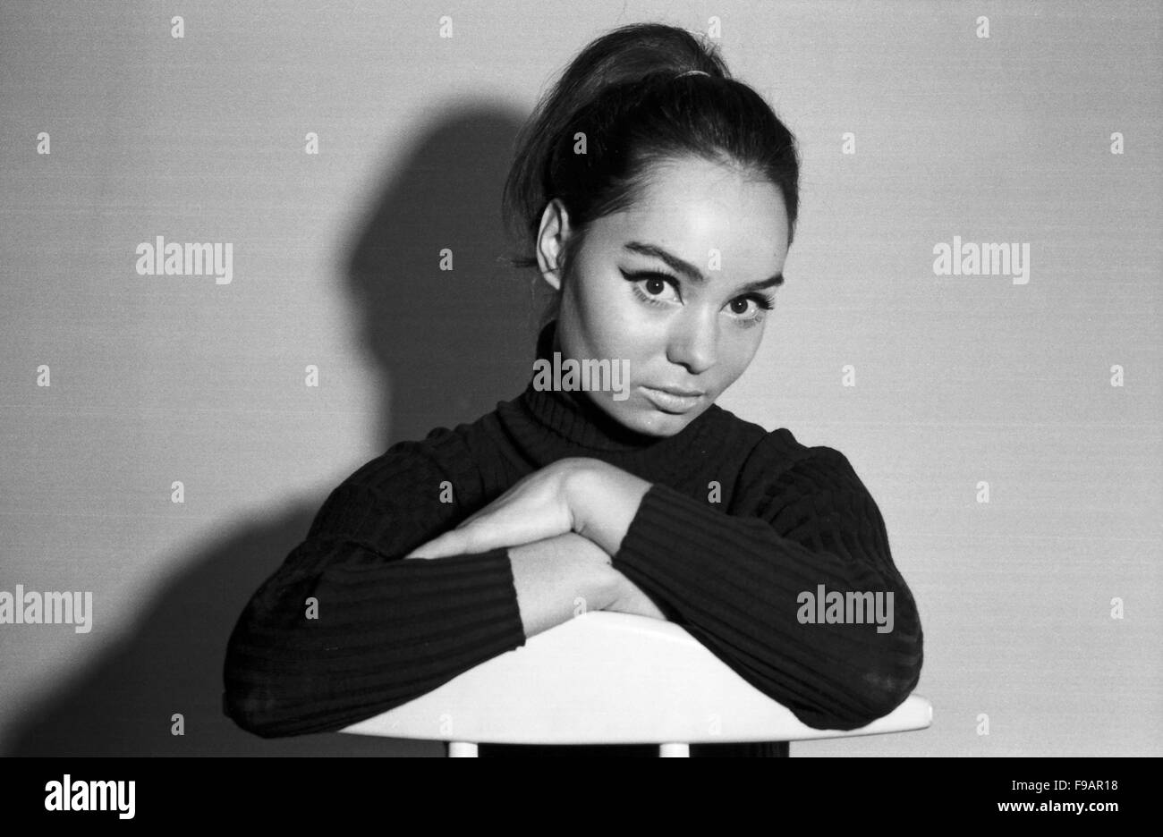 Fotomodel Regina Latone, Deutschland 1960er Jahre. Model Regina Latone, Germany 1960s. 24x36swNeg247 Stock Photo