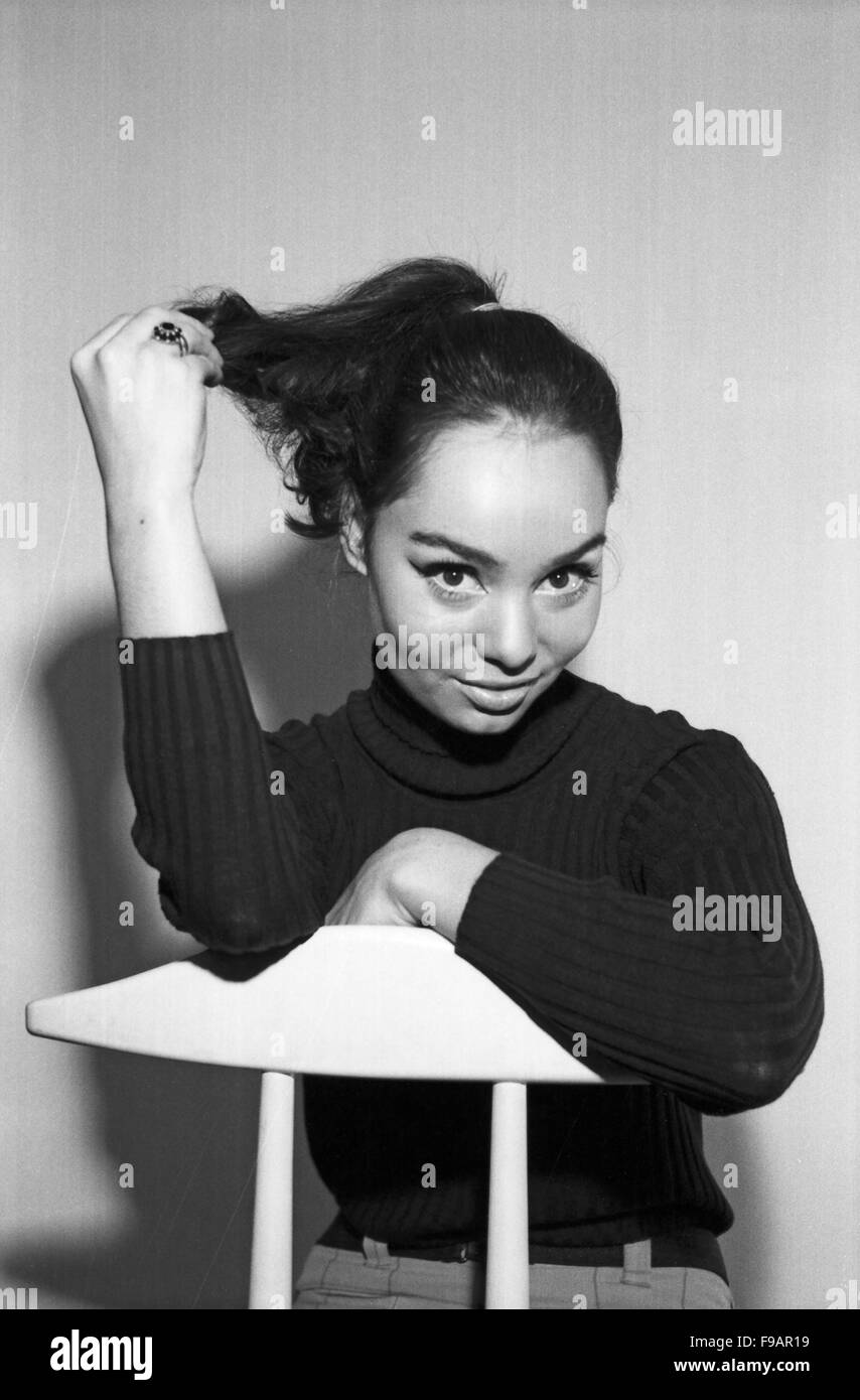 Fotomodel Regina Latone, Deutschland 1960er Jahre. Model Regina Latone, Germany 1960s. 24x36swNeg247 Stock Photo