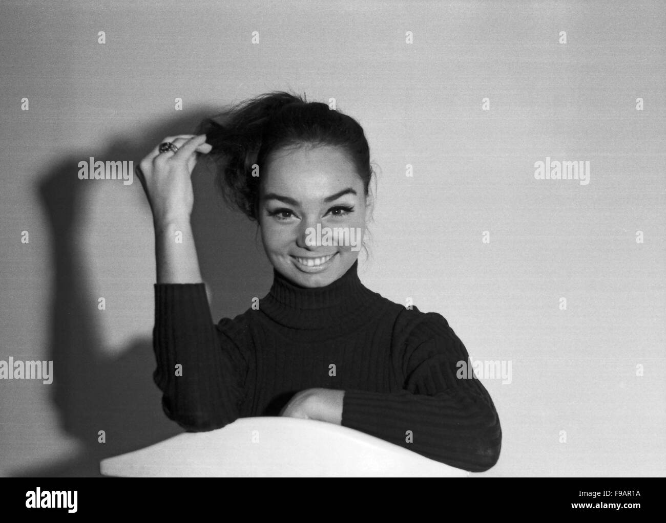 Fotomodel Regina Latone, Deutschland 1960er Jahre. Model Regina Latone, Germany 1960s. 24x36swNeg247 Stock Photo