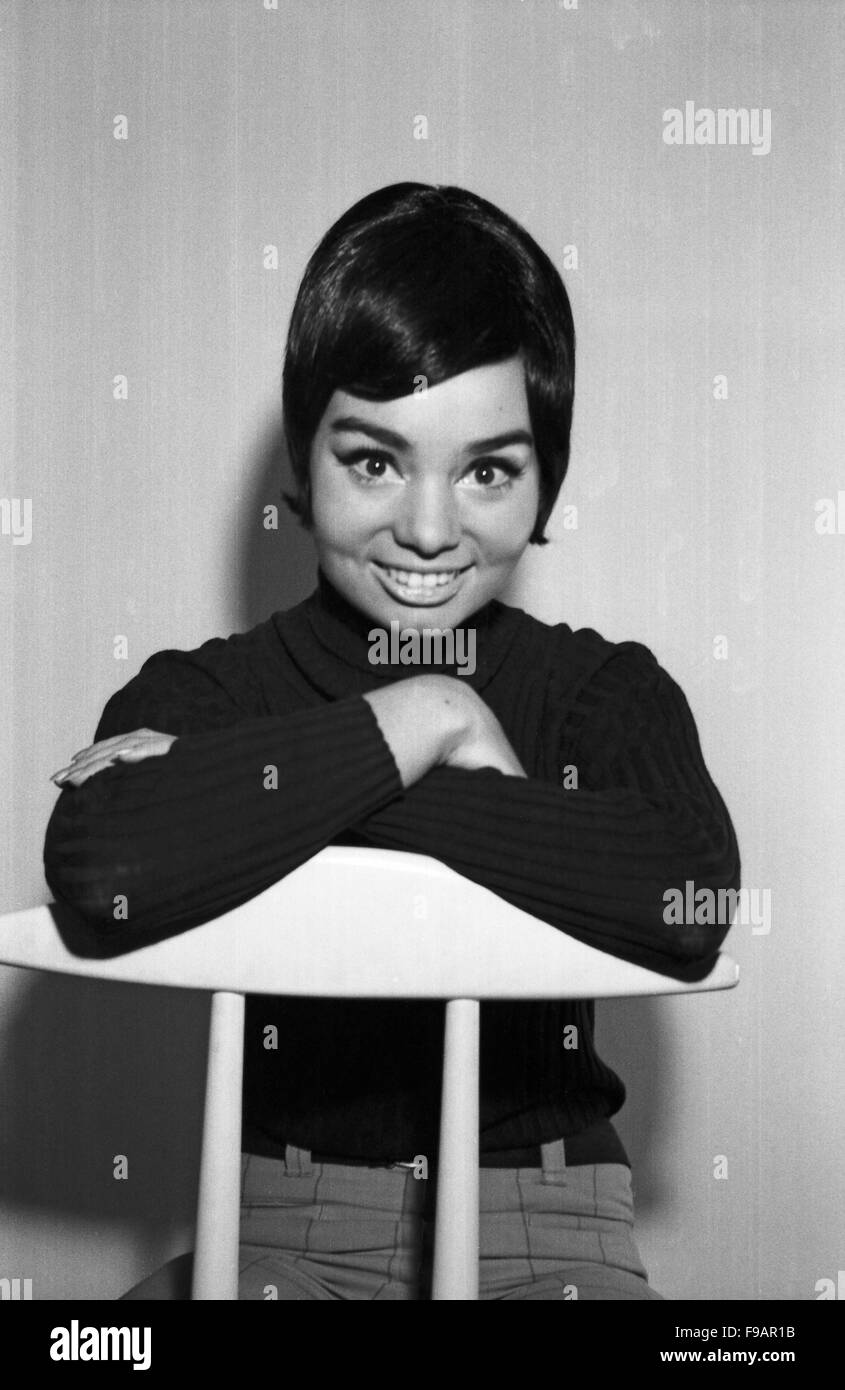 Fotomodel Regina Latone, Deutschland 1960er Jahre. Model Regina Latone, Germany 1960s. 24x36swNeg247 Stock Photo
