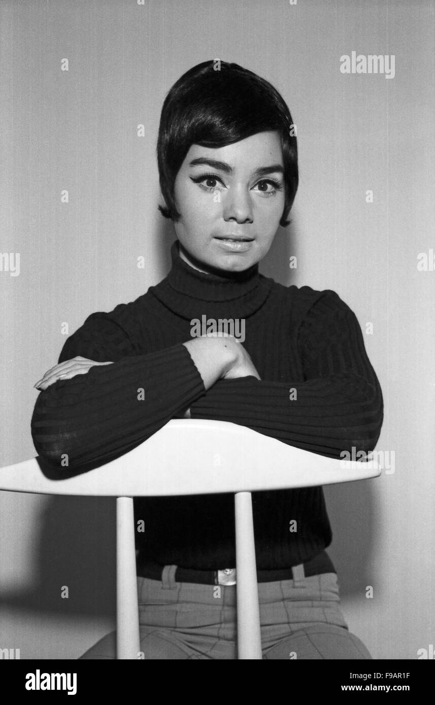 Fotomodel Regina Latone, Deutschland 1960er Jahre. Model Regina Latone, Germany 1960s. 24x36swNeg247 Stock Photo