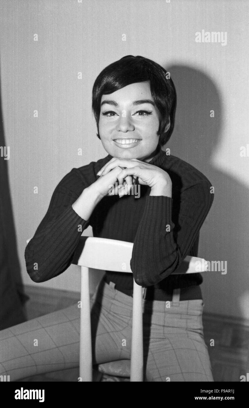 Fotomodel Regina Latone, Deutschland 1960er Jahre. Model Regina Latone, Germany 1960s. 24x36swNeg247 Stock Photo