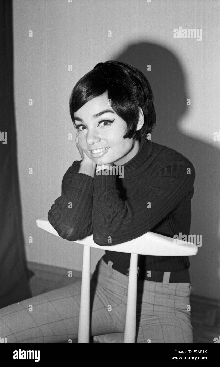 Fotomodel Regina Latone, Deutschland 1960er Jahre. Model Regina Latone, Germany 1960s. 24x36swNeg247 Stock Photo