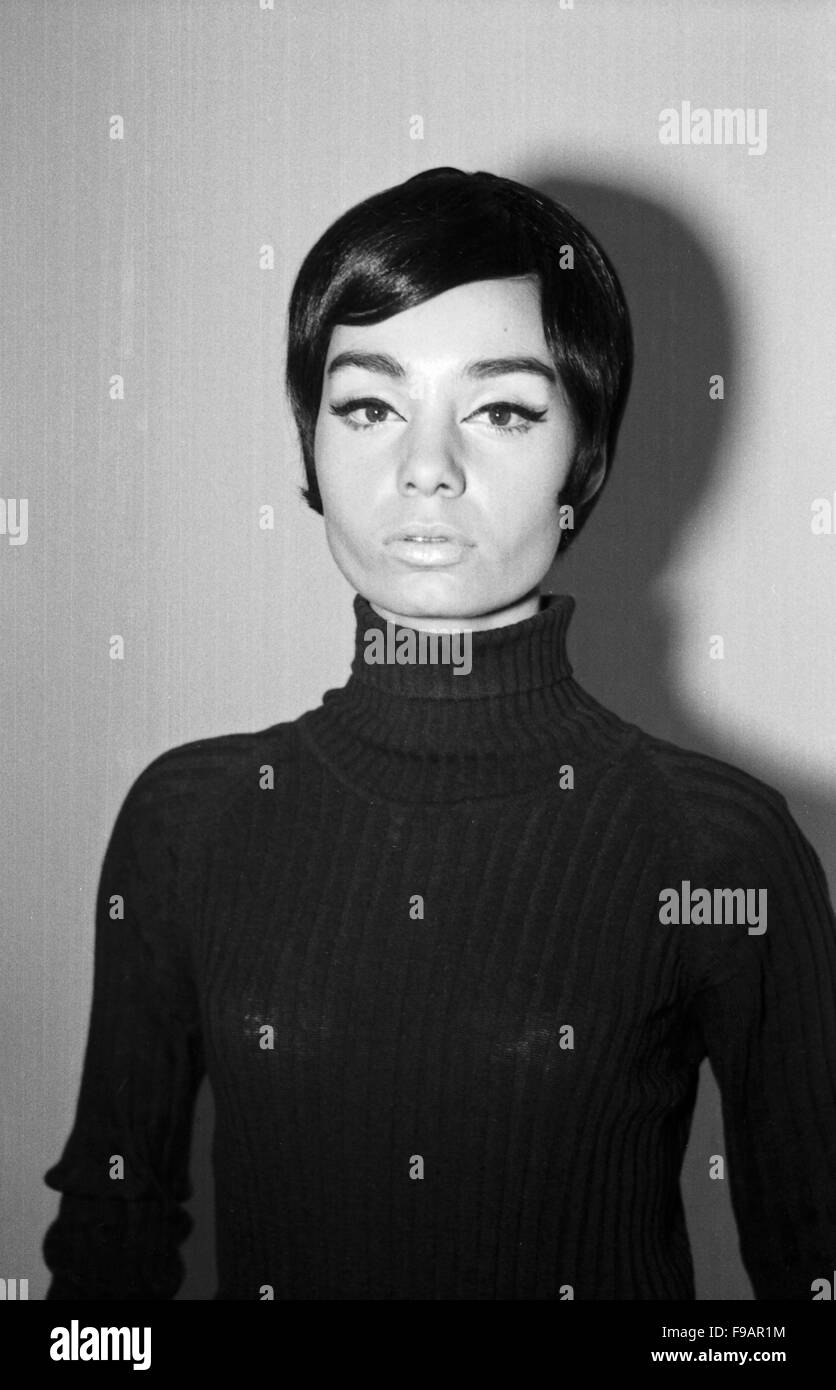 Fotomodel Regina Latone, Deutschland 1960er Jahre. Model Regina Latone, Germany 1960s. 24x36swNeg247 Stock Photo