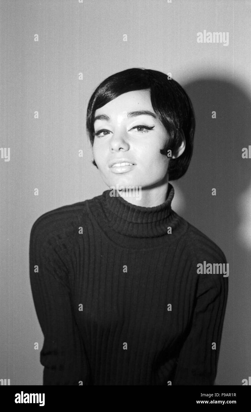Fotomodel Regina Latone, Deutschland 1960er Jahre. Model Regina Latone, Germany 1960s. 24x36swNeg247 Stock Photo