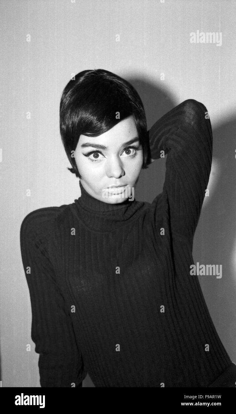 Fotomodel Regina Latone, Deutschland 1960er Jahre. Model Regina Latone, Germany 1960s. 24x36swNeg247 Stock Photo