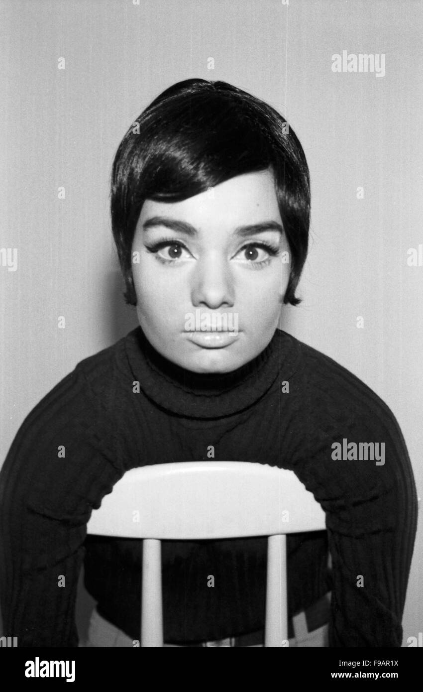 Fotomodel Regina Latone, Deutschland 1960er Jahre. Model Regina Latone, Germany 1960s. 24x36swNeg247 Stock Photo