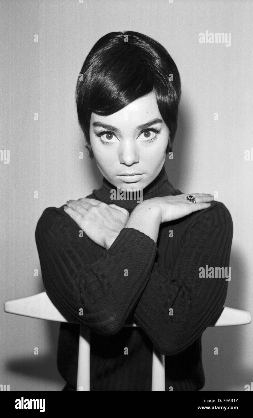 Fotomodel Regina Latone, Deutschland 1960er Jahre. Model Regina Latone, Germany 1960s. 24x36swNeg247 Stock Photo