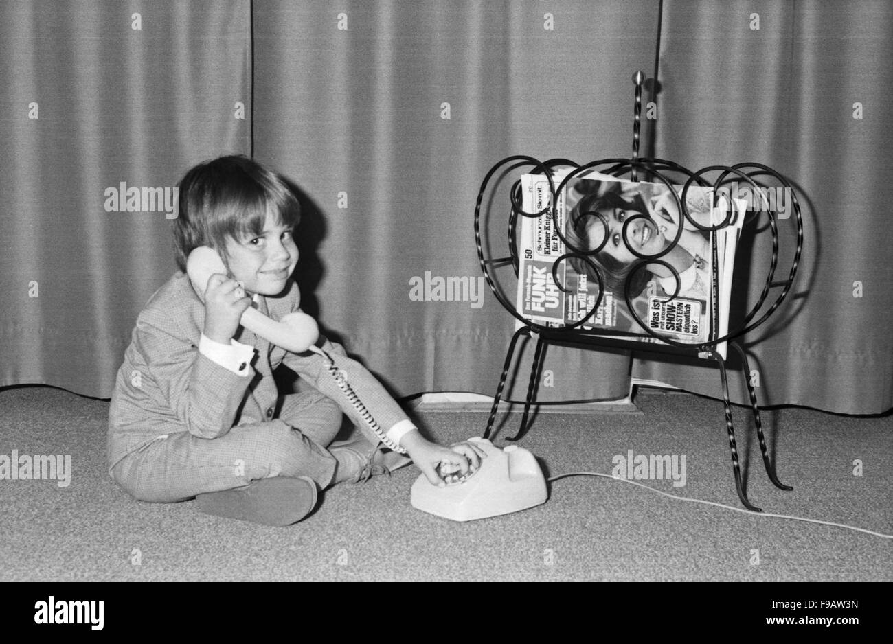 Der Kinderstar Klaus G. Koop am Telefon zuhause in NiederOlm bei Mainz