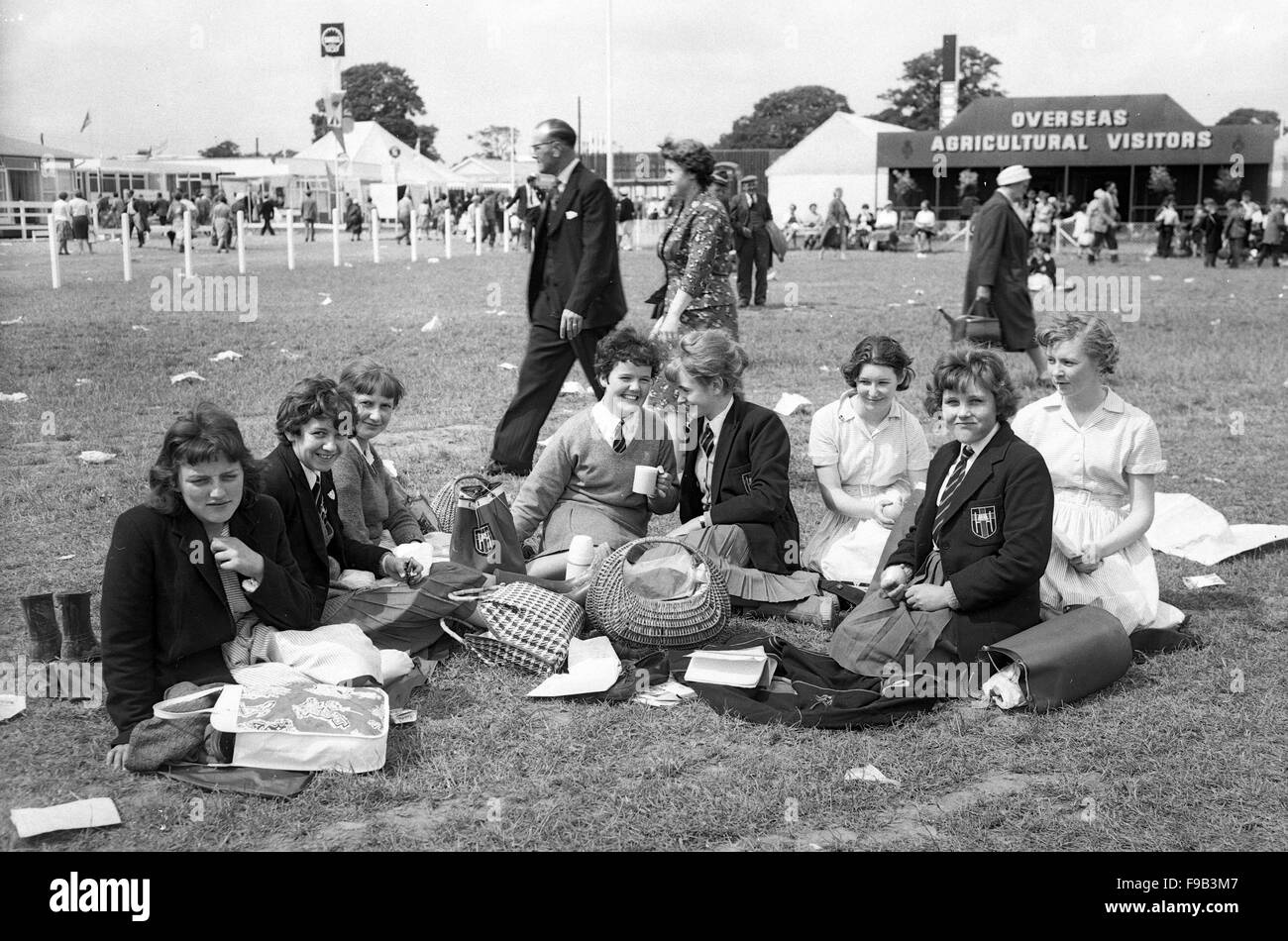School girls having a picnic lunch at the  Royal Show in 1963 Stock Photo