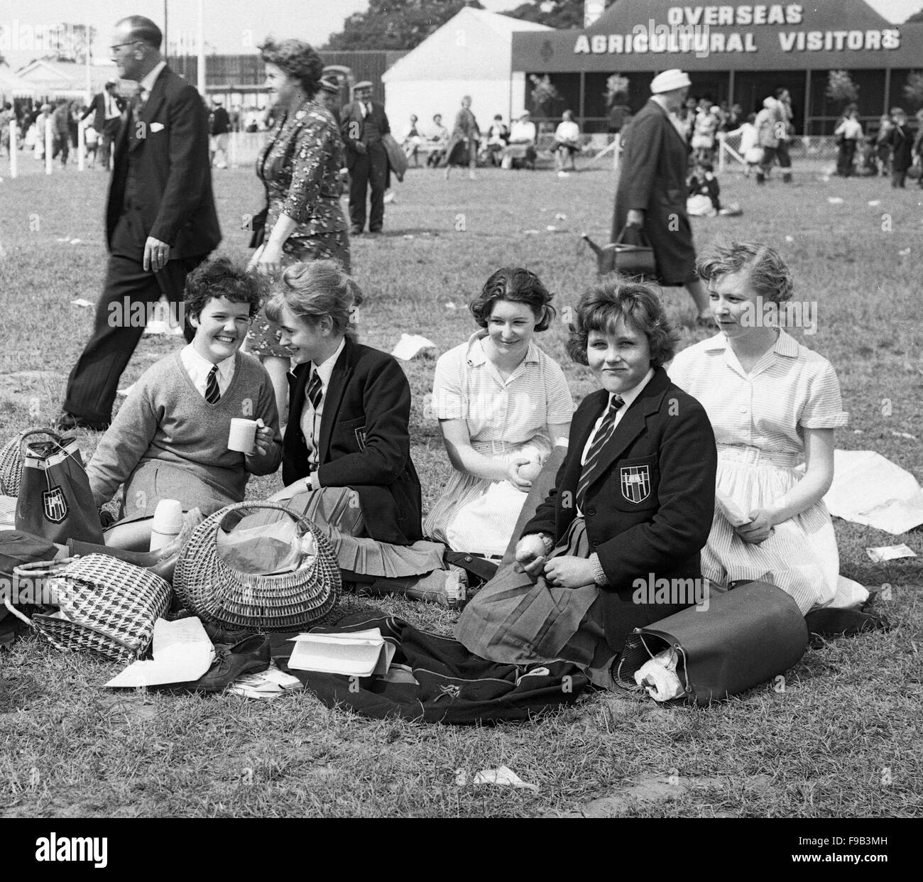 School girls having a picnic lunch at the  Royal Show in 1963 Stock Photo