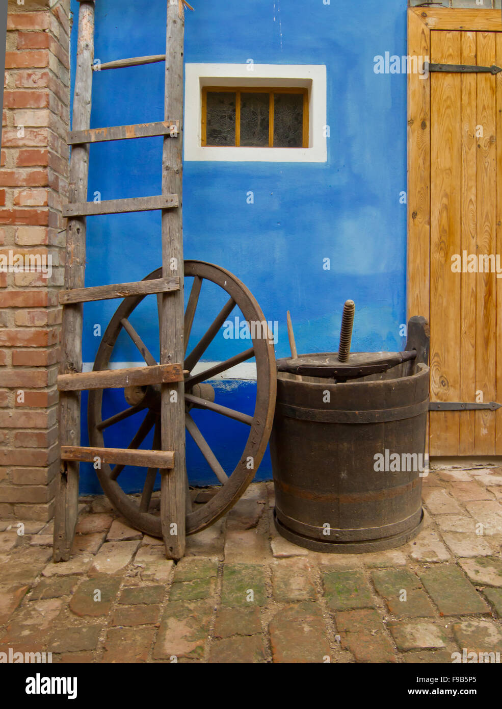 Old strong wooden door hi-res stock photography and images - Alamy