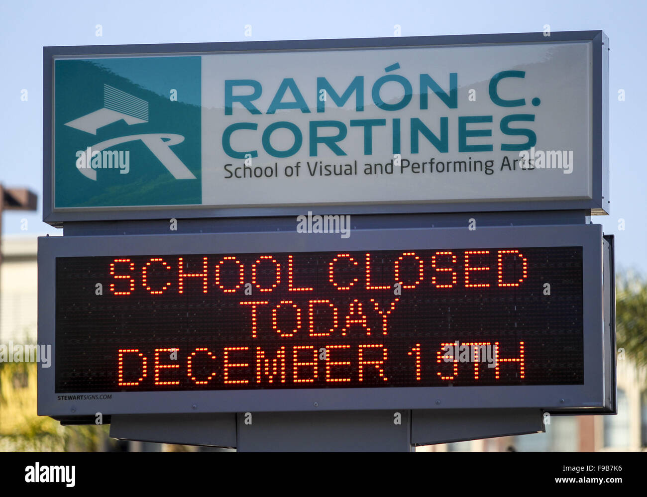 Los Angeles, California, USA. 15th Dec, 2015. A sign shows the school is closed at the Ramon Cortines School of Visual and Performing Arts on Tuesday, December. 15, 2015 in Los Angeles. Responding to an ''electronic threat'' emailed to.multiple members of the school board and campuses, all Los Angeles Unified.School District campuses were closed today and a massive effort began to search.the roughly 900 schools in the district. © Ringo Chiu/ZUMA Wire/Alamy Live News Stock Photo