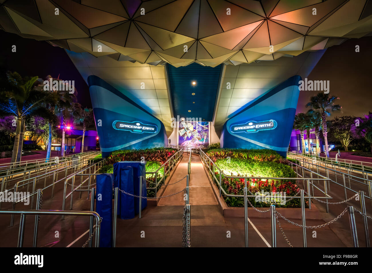 Epcot spaceship earth hi-res stock photography and images - Alamy