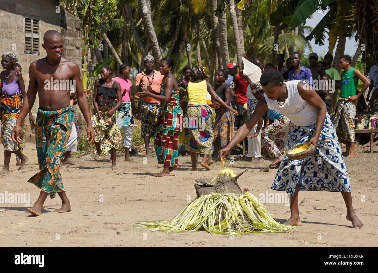 Man making offering to little spirit in Zangbeto ceremony, Heve-Grand Popo village, Benin Stock Photo