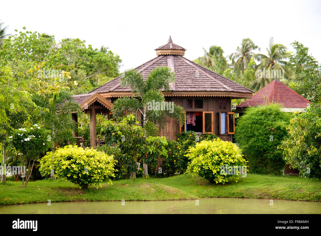 Thai building on the river Stock Photo - Alamy