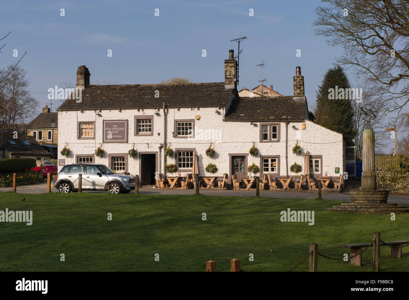 Village green and The Fountaine Inn, a traditional old, English