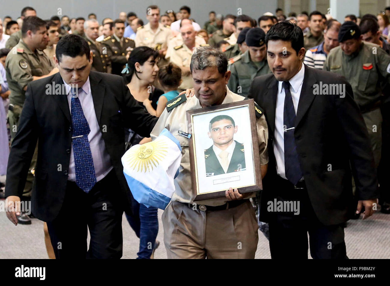 Santiago Del Estero, Argentina. 15th Dec, 2015. Relatives of officials killed in an accident attend their funeral in the Forum Conventions Center in Santiago del Estero, Argentina, on Dec. 15, 2015. Argentina's President Mauricio Macri declared 24 hours of national mourning for the 43 officials that died on Monday when their bus tipped over near the locality of Rosario de la Frontera in Salta Province. © Emilio Rapetti/TELAM/Xinhua/Alamy Live News Stock Photo