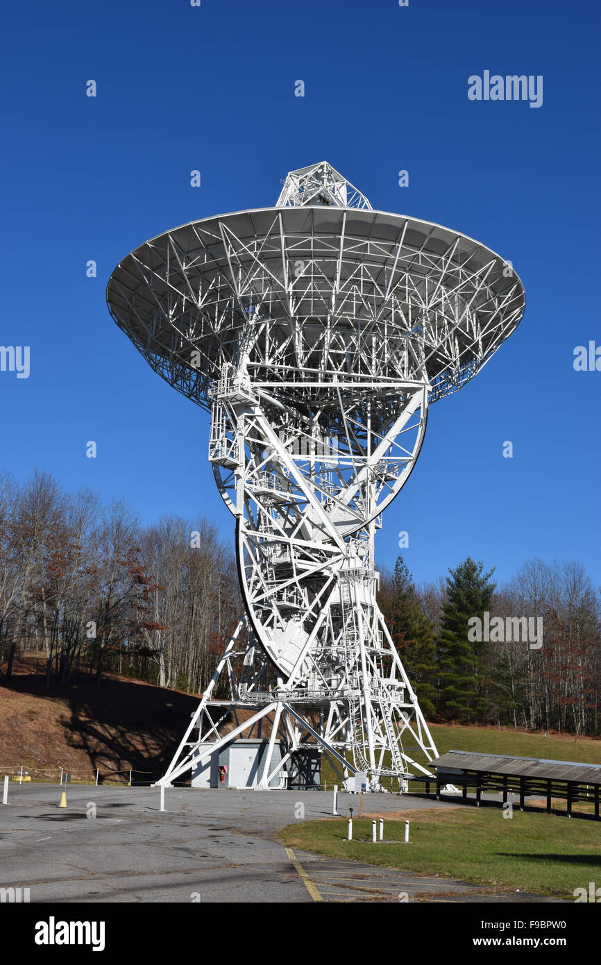 The 85ft. Radio Telescope located at Pisgah Astronomical Research  Institute. Previously used by NASA for satelite tracking Stock Photo - Alamy