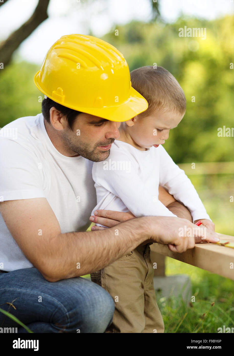 He is helping his father. Отец и сын строят. Отец с сыном строит дом картинка. Ded helps son Stady.