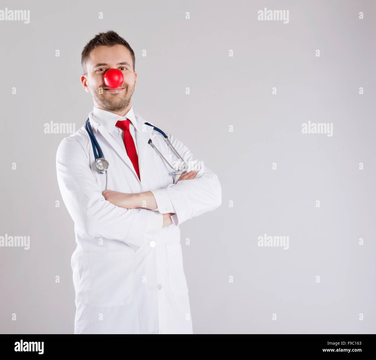 Doctor red. Врач в галстуке. Смешной врач. Красный доктор. Врач в Красном галстуке.