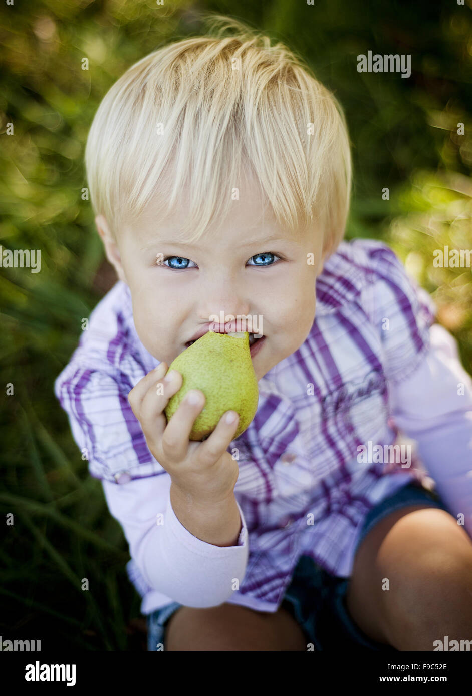 Happy little girl is playing in the green sunny park Stock Photo - Alamy