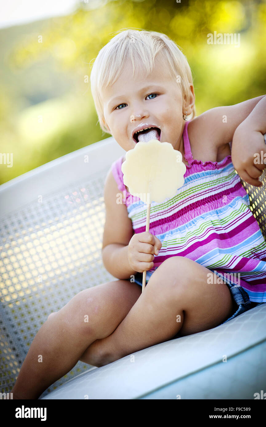 Happy little girl is playing in the green sunny park Stock Photo - Alamy