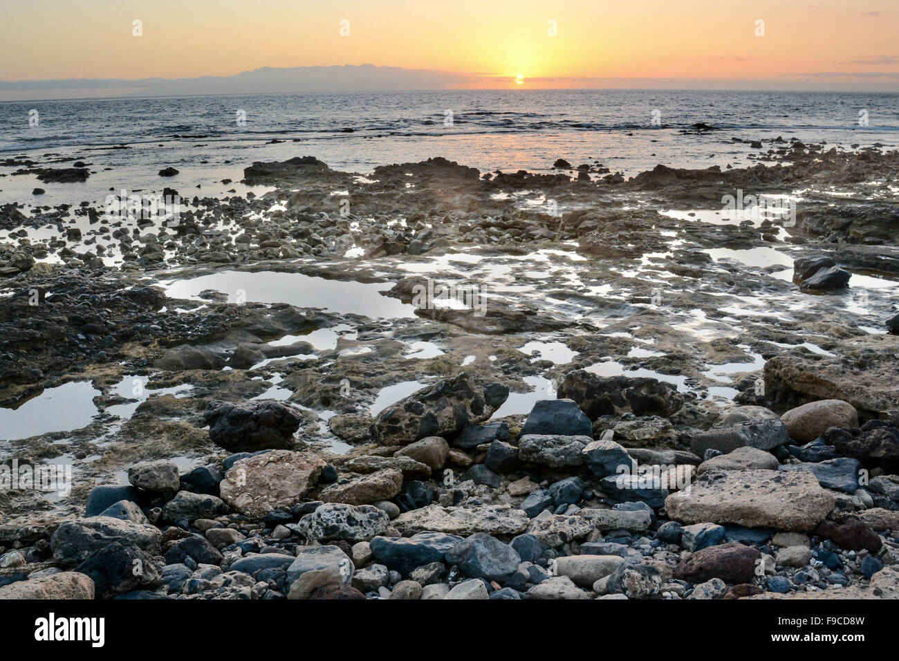 Sea Setting Example The Sun Setting in the Sea Stock Photo - Alamy