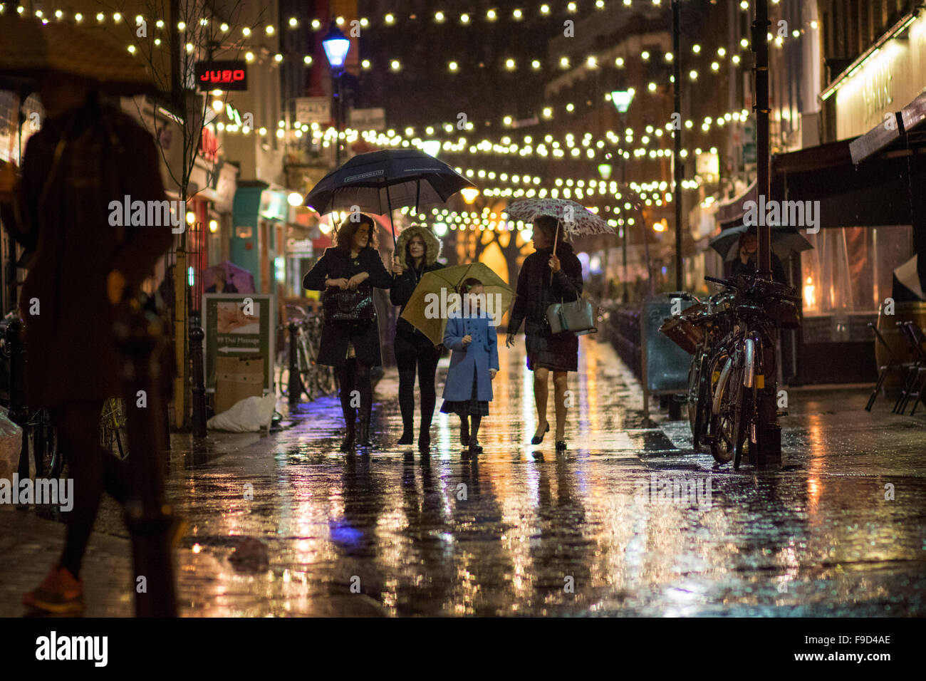 Christmas Lights Strung Across Road Exmouth Market Stock Photo Alamy christmas-lights-strung-across-road-exmouth-market-stock-photo-alamy