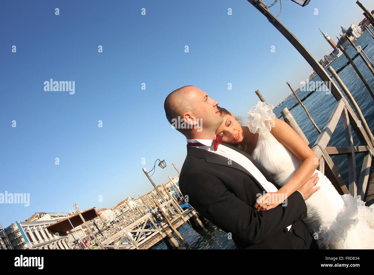 bride and groom kissing Stock Photo - Alamy