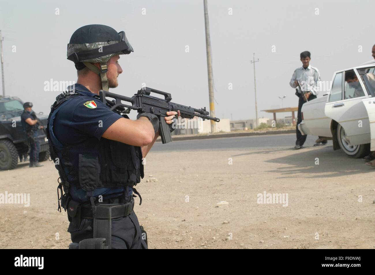 Italian military intervention in Iraq (10/2004), checkpoint of ...