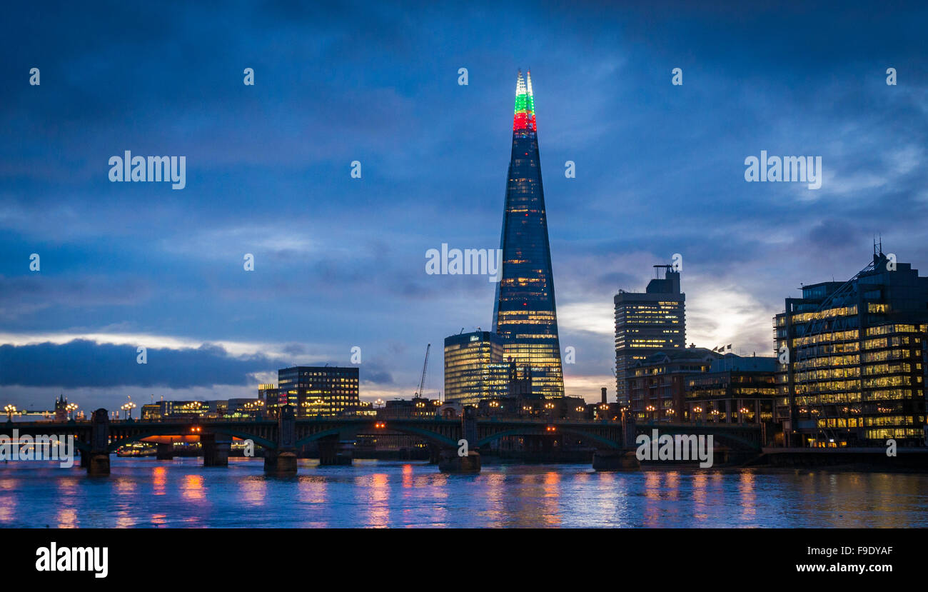 The Shard Building light's up for the Christmas season with alternating