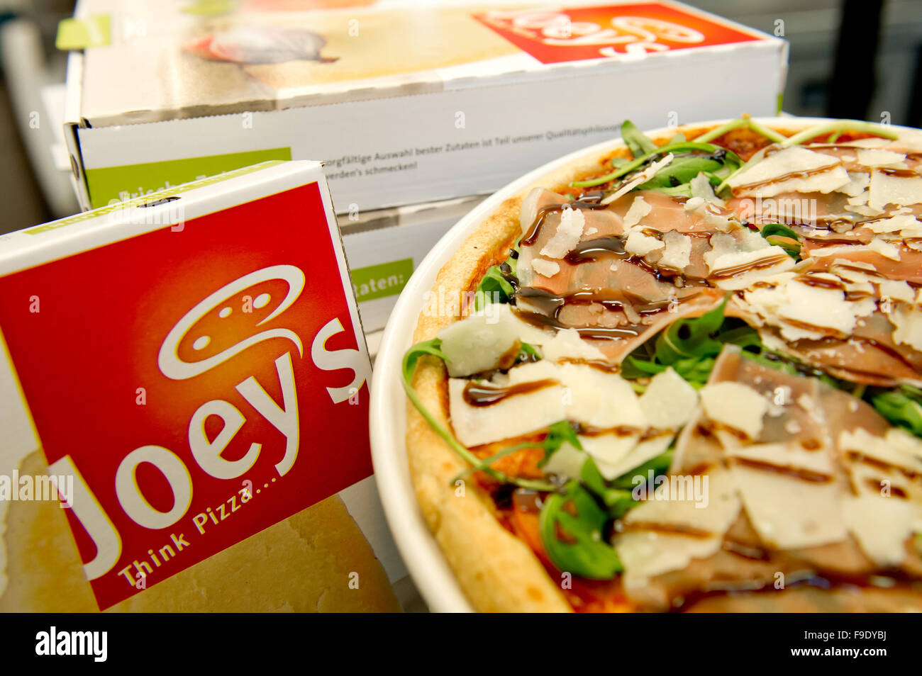 Hamburg, Germany. 24th May, 2013. A pizza from Joey's Pizza Delivery sits in a box at a franchise in Hamburg, Germany, 24 May 2013. At the moment, the company, which was founded in 1988, has 130 franchise partners throughout Germany. Photo: SVEN HOPPE/dpa/Alamy Live News Stock Photo